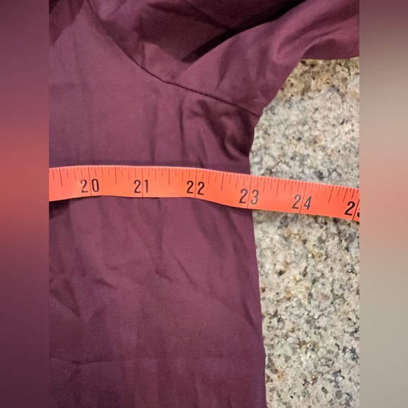 CoMMENSE Oversized Button Down Shirt
COLOR - Burgundy, Size XL NWT - Picture 4 of 7